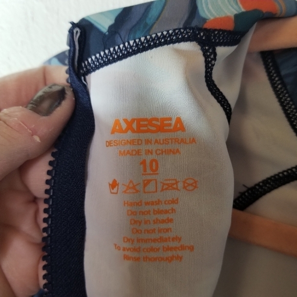 Axesea printed long sleeve rashguard swimsuit - Picture 9 of 10